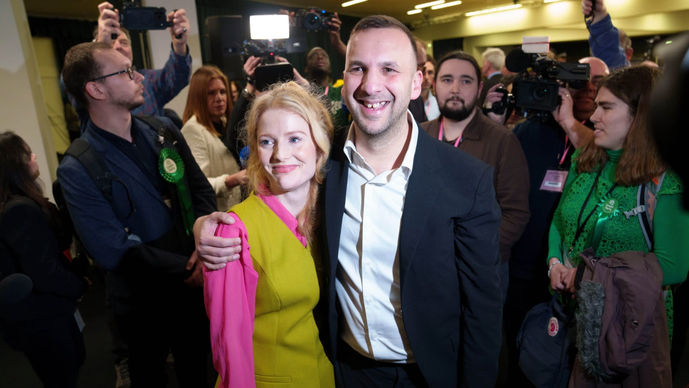 Starmer's Centrist Shift: Why Left-Wing Voters Choose UK Green Party